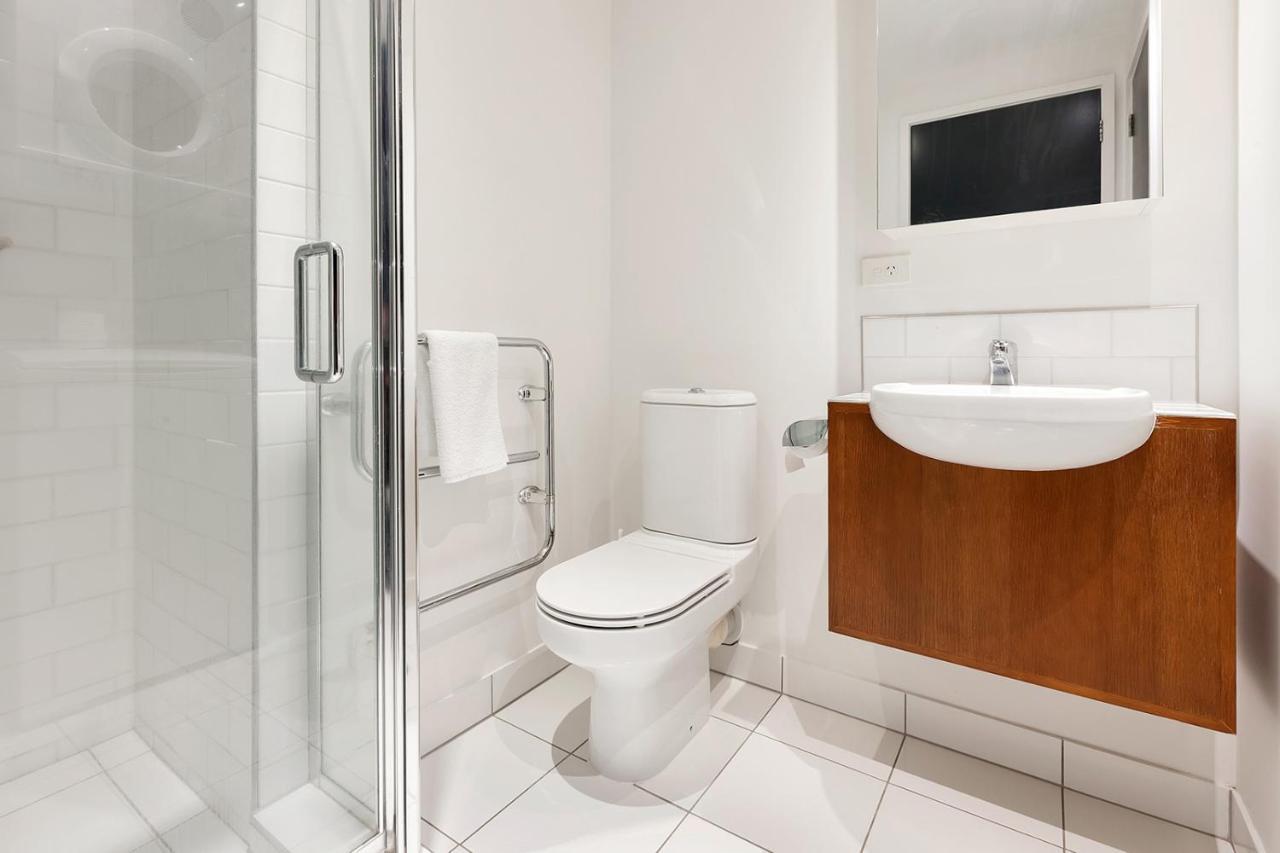 Qv Cosy In The Viaduct Apartment Оукланд Екстериор снимка